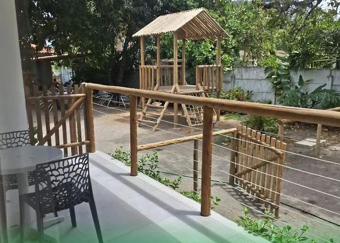 Flat Terreo Em Meio A Natureza